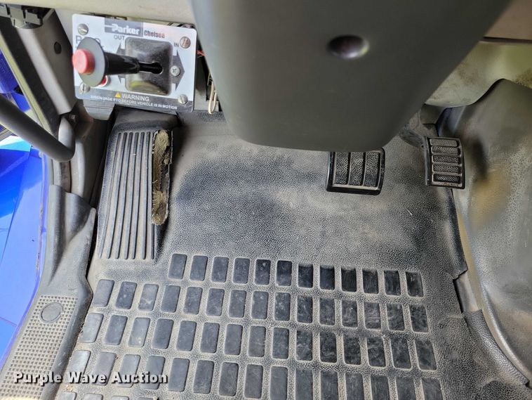 image for item DX7252 2012 Volvo VNL semi truck