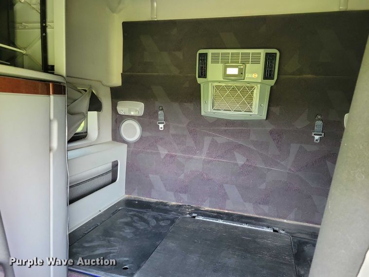 image for item DX7252 2012 Volvo VNL semi truck