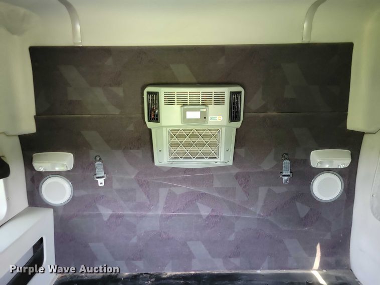 image for item DX7252 2012 Volvo VNL semi truck