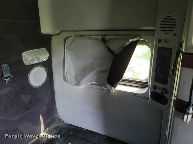 image for item DX7252 2012 Volvo VNL semi truck