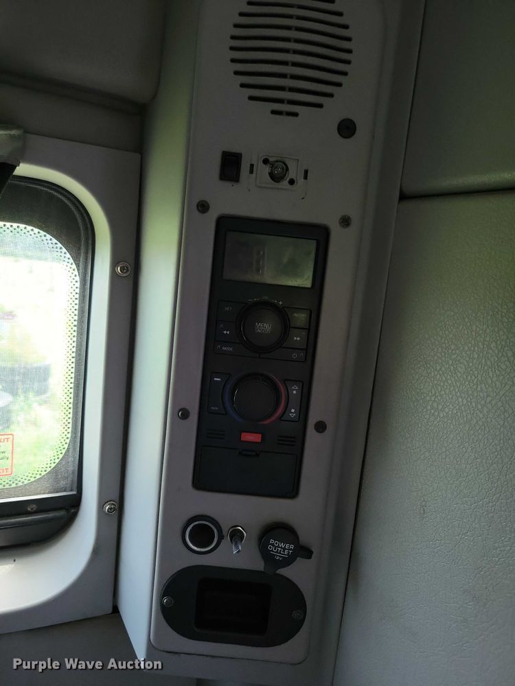 image for item DX7252 2012 Volvo VNL semi truck