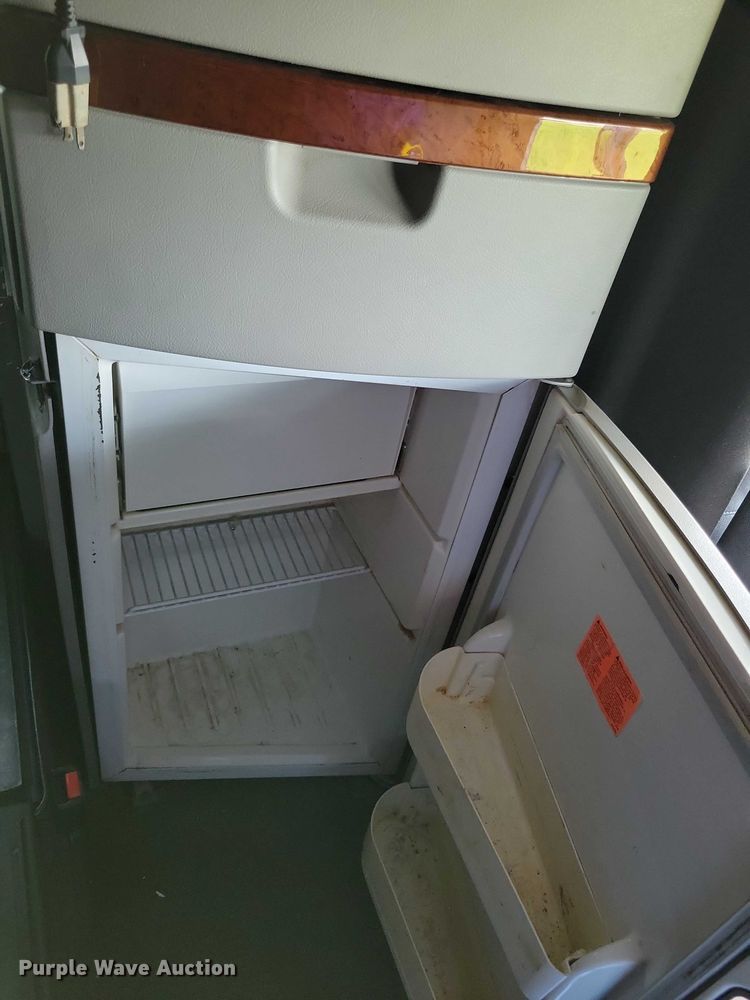 image for item DX7252 2012 Volvo VNL semi truck