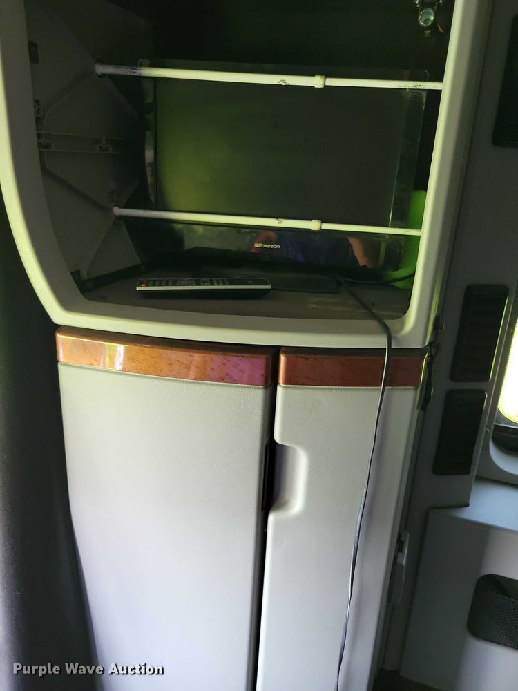 image for item DX7252 2012 Volvo VNL semi truck