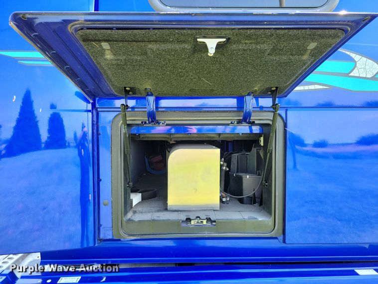 image for item DX7252 2012 Volvo VNL semi truck