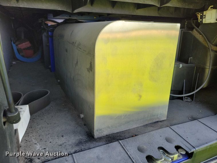 image for item DX7252 2012 Volvo VNL semi truck