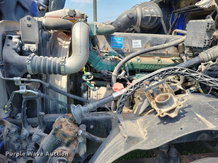 image for item DX7252 2012 Volvo VNL semi truck