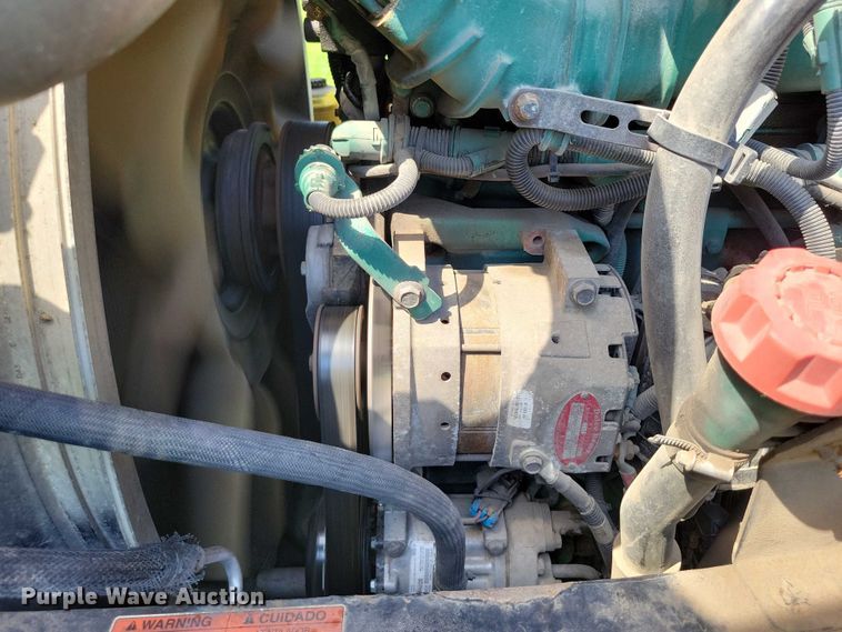 image for item DX7252 2012 Volvo VNL semi truck