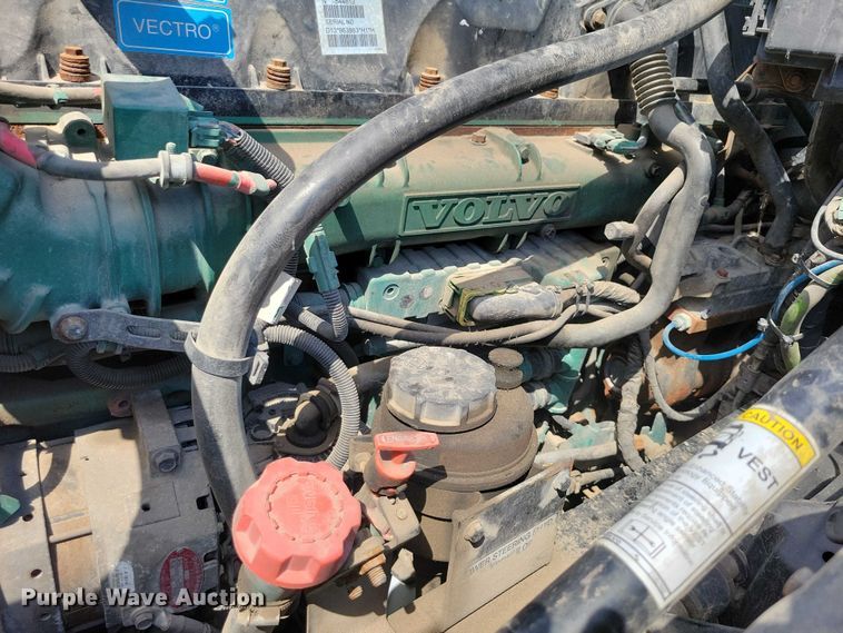 image for item DX7252 2012 Volvo VNL semi truck