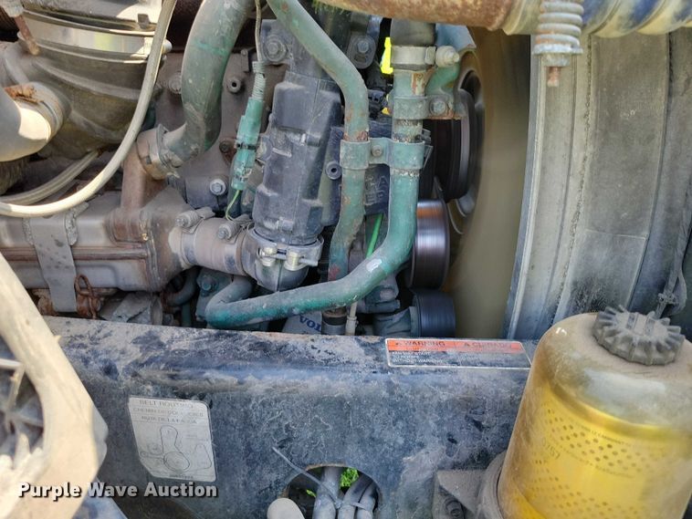 image for item DX7252 2012 Volvo VNL semi truck