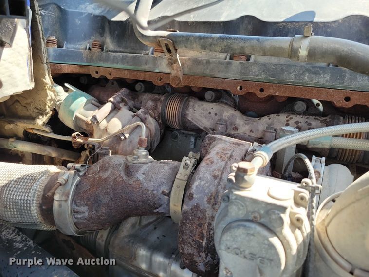 image for item DX7252 2012 Volvo VNL semi truck