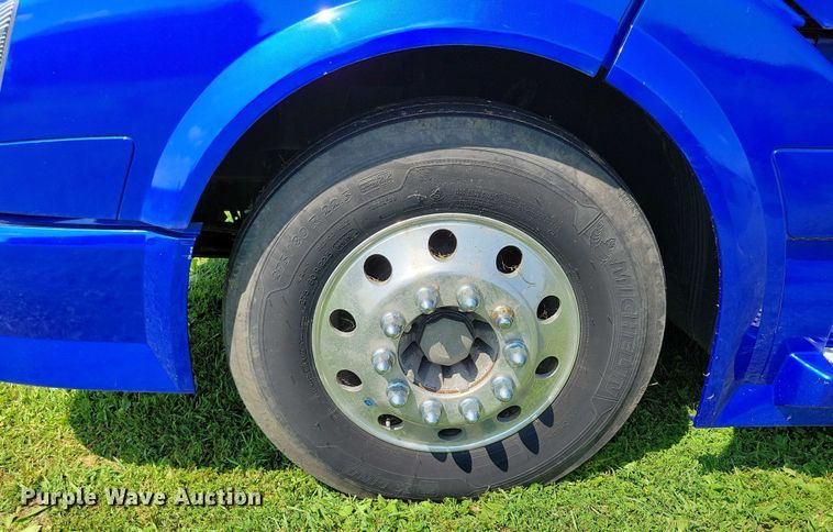 image for item DX7252 2012 Volvo VNL semi truck