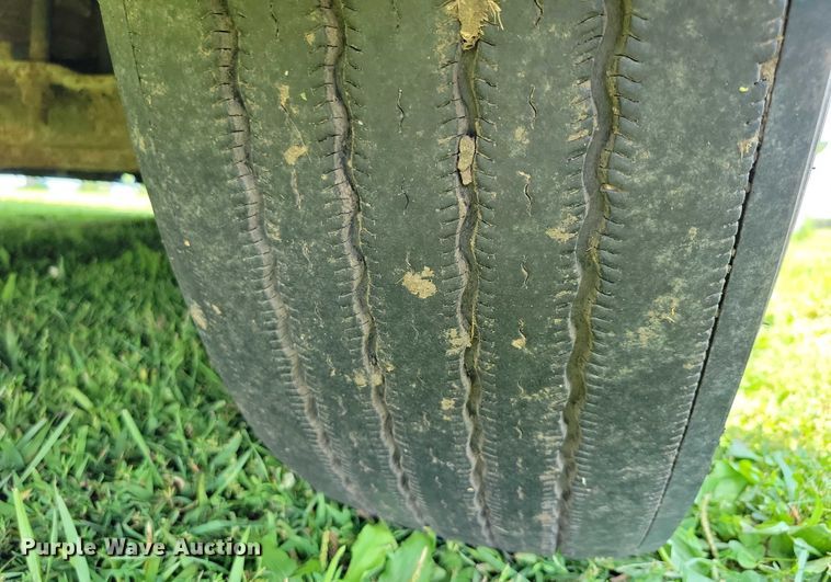 image for item DX7252 2012 Volvo VNL semi truck