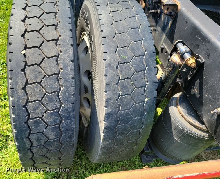 image for item DX7252 2012 Volvo VNL semi truck