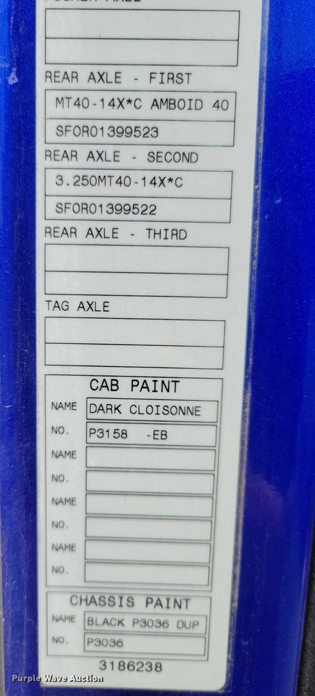 image for item DX7252 2012 Volvo VNL semi truck