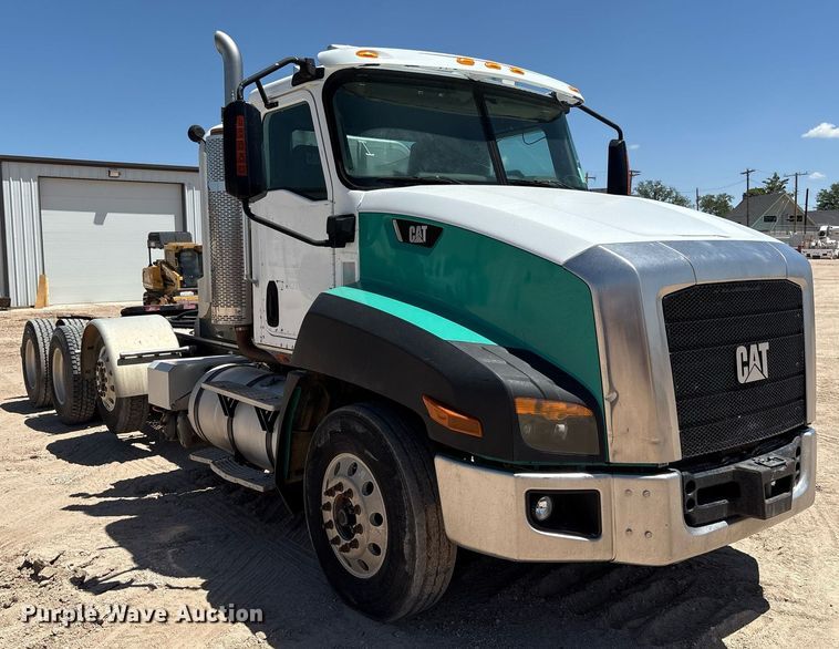 image for item DX8069 2014 Caterpillar CT660 semi truck