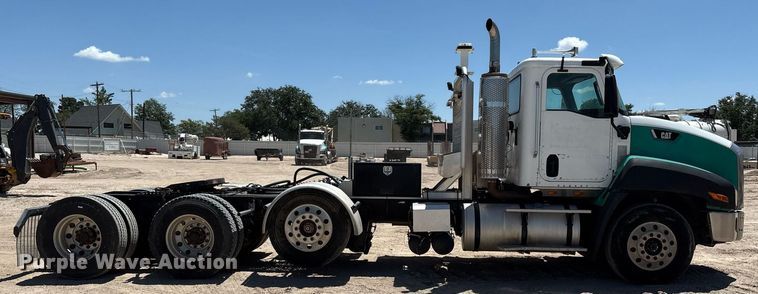 image for item DX8069 2014 Caterpillar CT660 semi truck