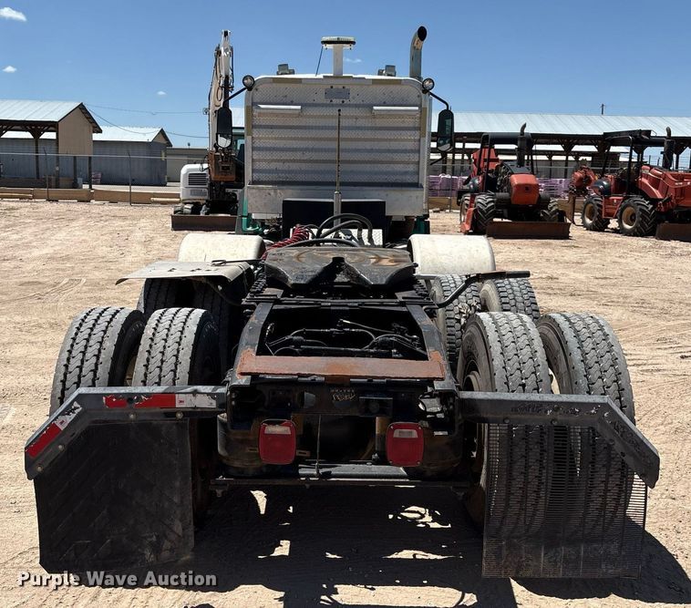 image for item DX8069 2014 Caterpillar CT660 semi truck