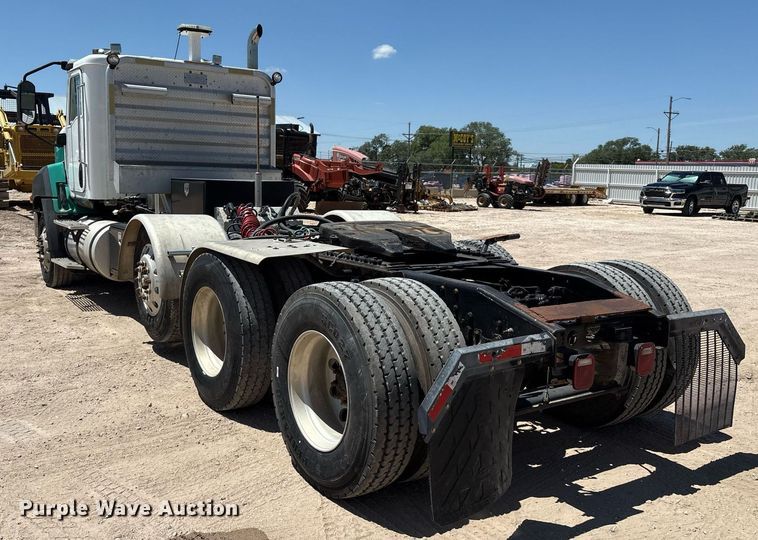 image for item DX8069 2014 Caterpillar CT660 semi truck