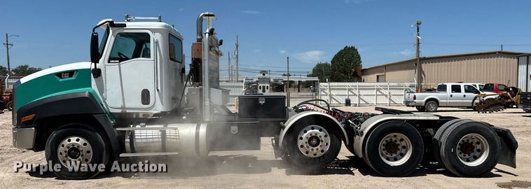image for item DX8069 2014 Caterpillar CT660 semi truck