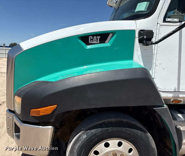image for item DX8069 2014 Caterpillar CT660 semi truck