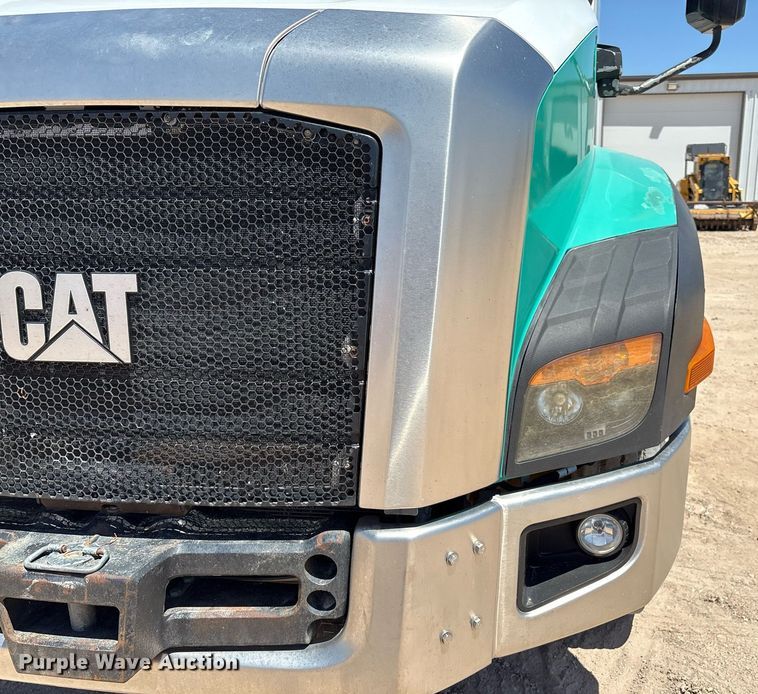 image for item DX8069 2014 Caterpillar CT660 semi truck