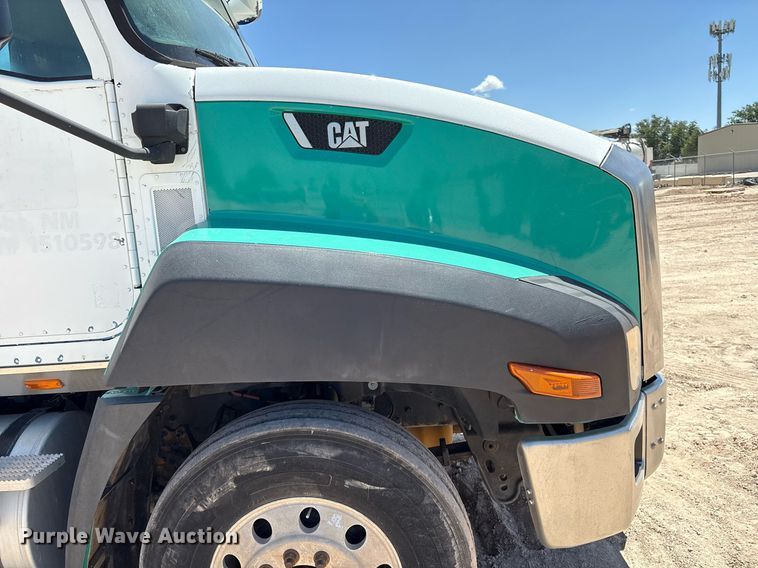 image for item DX8069 2014 Caterpillar CT660 semi truck