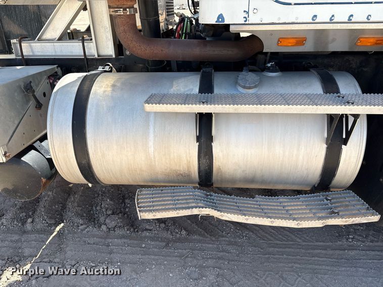 image for item DX8069 2014 Caterpillar CT660 semi truck