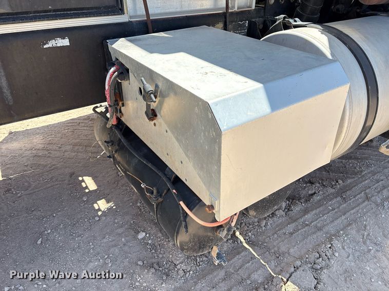 image for item DX8069 2014 Caterpillar CT660 semi truck