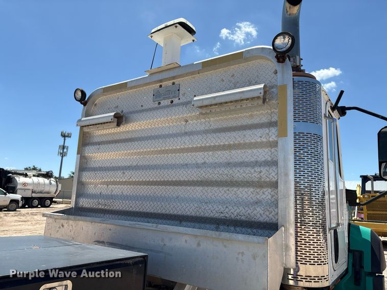 image for item DX8069 2014 Caterpillar CT660 semi truck