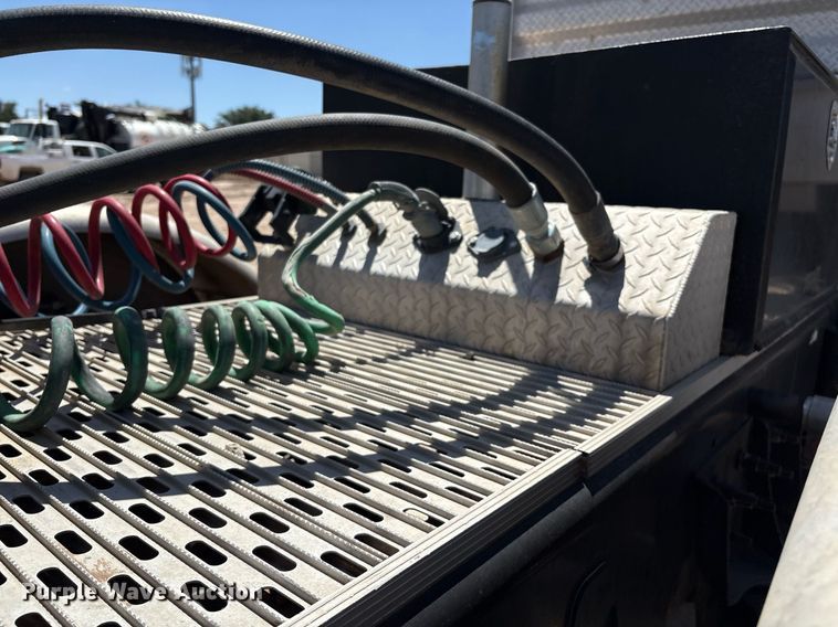 image for item DX8069 2014 Caterpillar CT660 semi truck