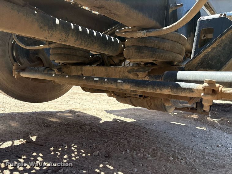 image for item DX8069 2014 Caterpillar CT660 semi truck