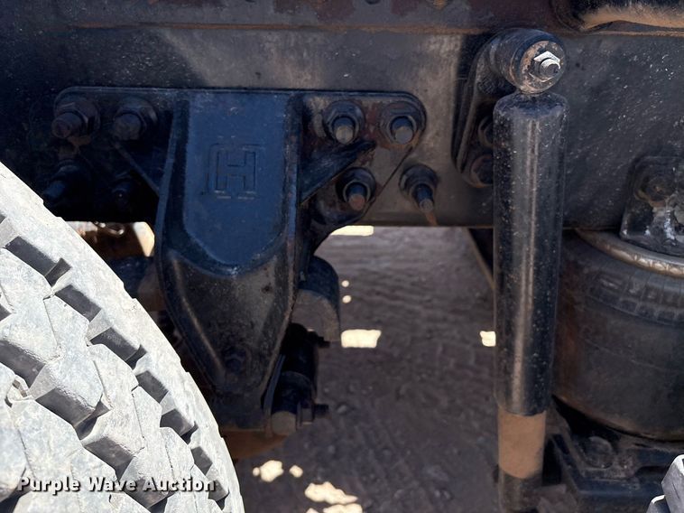 image for item DX8069 2014 Caterpillar CT660 semi truck