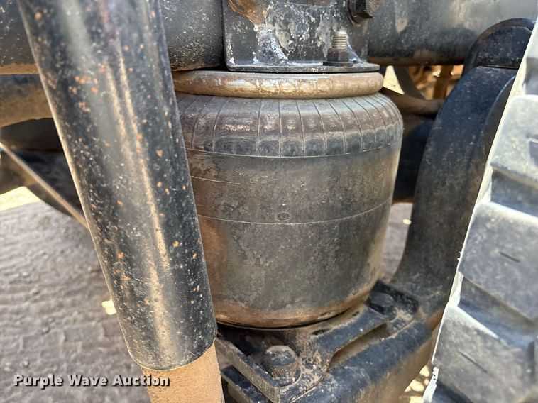 image for item DX8069 2014 Caterpillar CT660 semi truck