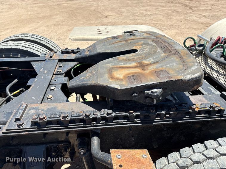 image for item DX8069 2014 Caterpillar CT660 semi truck