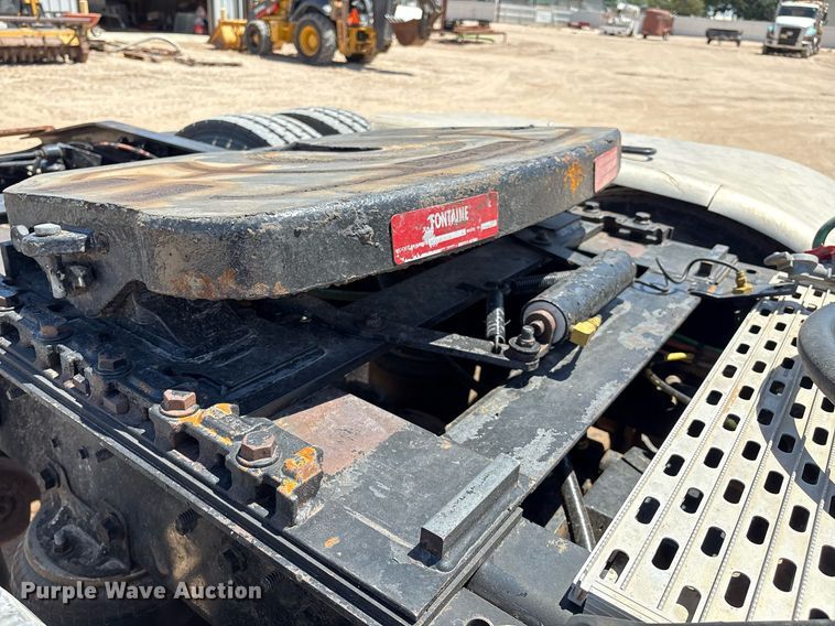 image for item DX8069 2014 Caterpillar CT660 semi truck