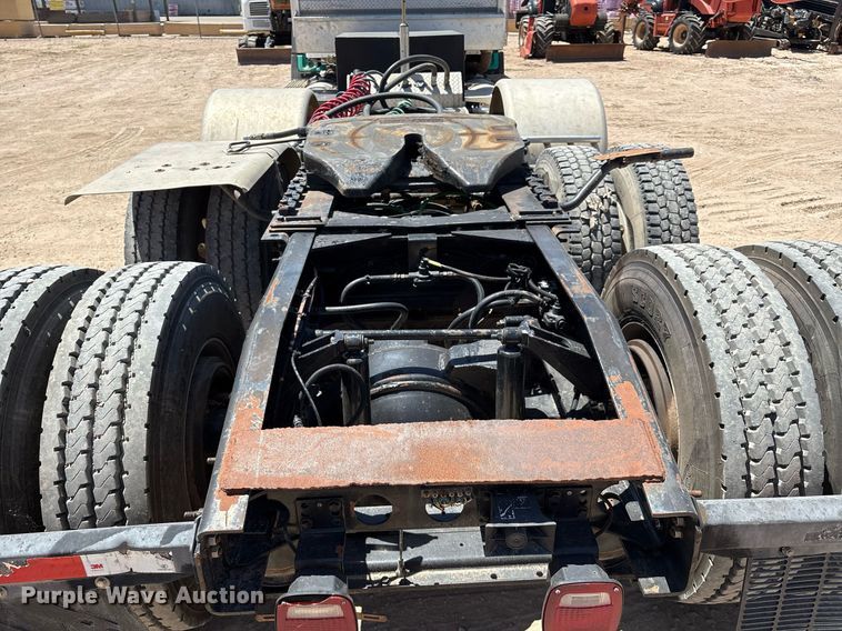 image for item DX8069 2014 Caterpillar CT660 semi truck