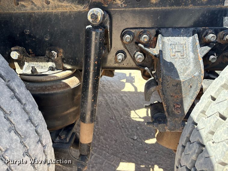 image for item DX8069 2014 Caterpillar CT660 semi truck