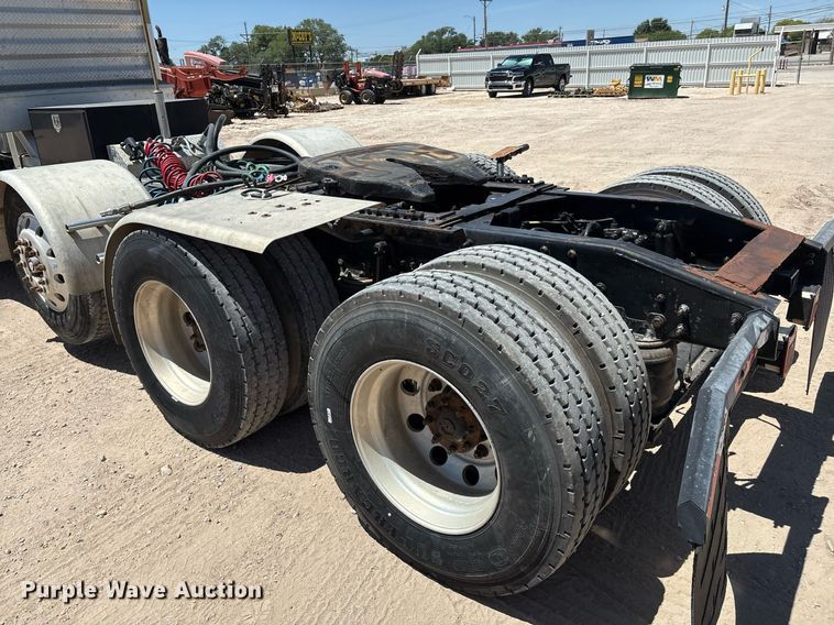 image for item DX8069 2014 Caterpillar CT660 semi truck