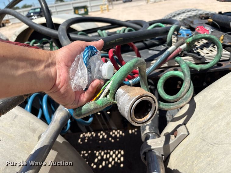 image for item DX8069 2014 Caterpillar CT660 semi truck