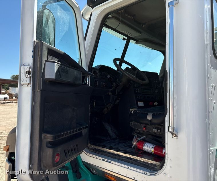 image for item DX8069 2014 Caterpillar CT660 semi truck