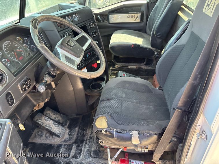 image for item DX8069 2014 Caterpillar CT660 semi truck