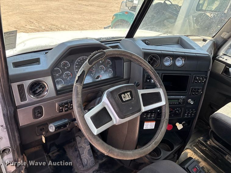 image for item DX8069 2014 Caterpillar CT660 semi truck