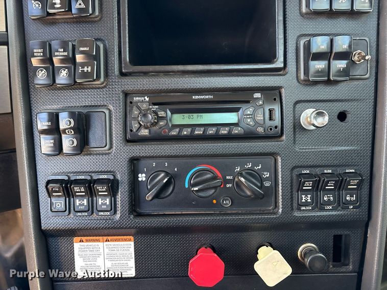 image for item DX8069 2014 Caterpillar CT660 semi truck