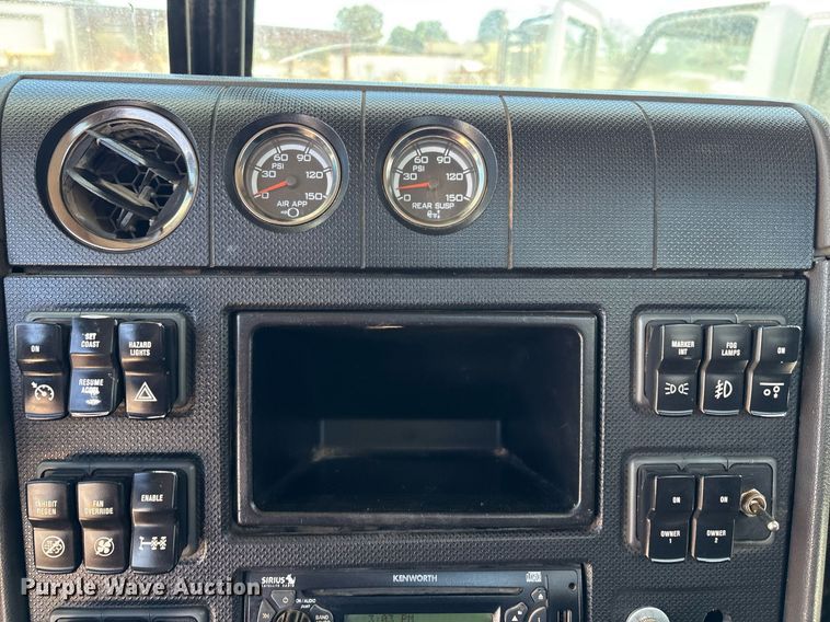 image for item DX8069 2014 Caterpillar CT660 semi truck