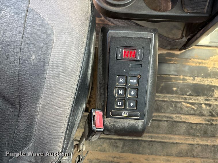 image for item DX8069 2014 Caterpillar CT660 semi truck