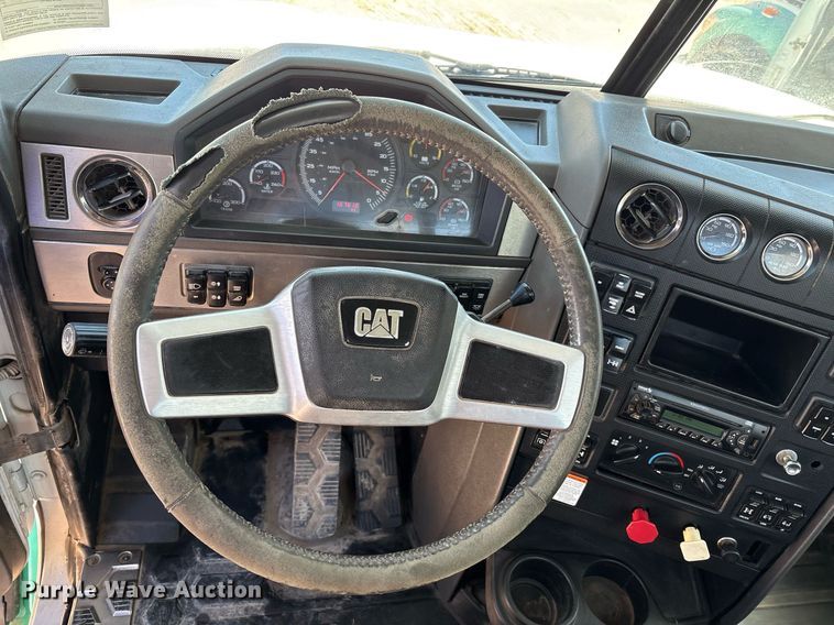 image for item DX8069 2014 Caterpillar CT660 semi truck