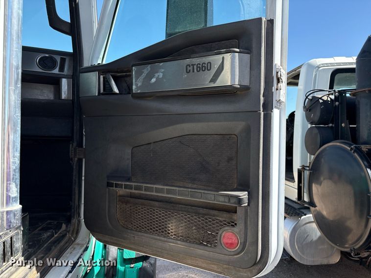 image for item DX8069 2014 Caterpillar CT660 semi truck