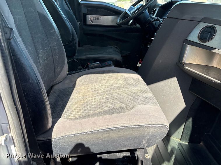 image for item DX8069 2014 Caterpillar CT660 semi truck