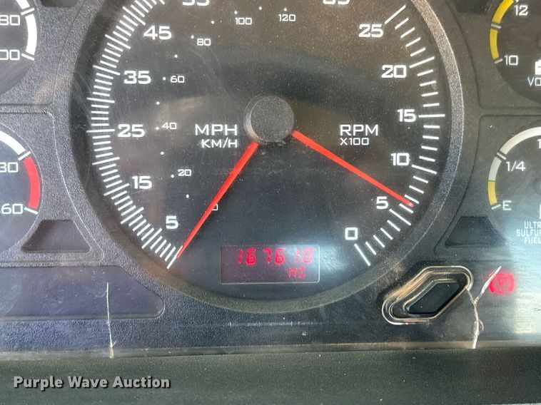 image for item DX8069 2014 Caterpillar CT660 semi truck