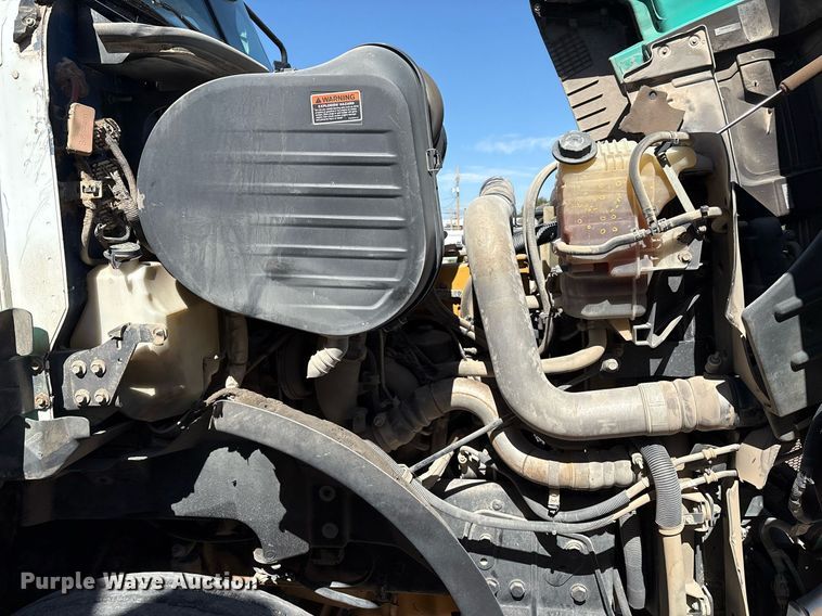 image for item DX8069 2014 Caterpillar CT660 semi truck